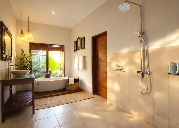 Villa Amaluna Iii 2br Private Pool Near Center *